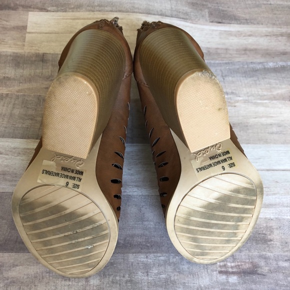 Qupid chunky heel open toe eyelet sandals - Picture 2 of 4